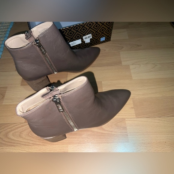 NWT Charles David Boots - Picture 4 of 6